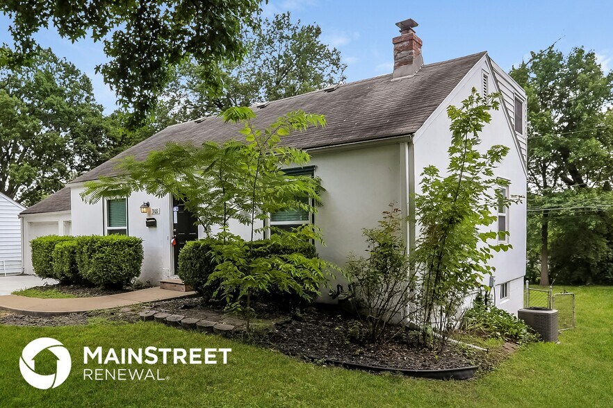 Building Photo - 3101 NE 56th St