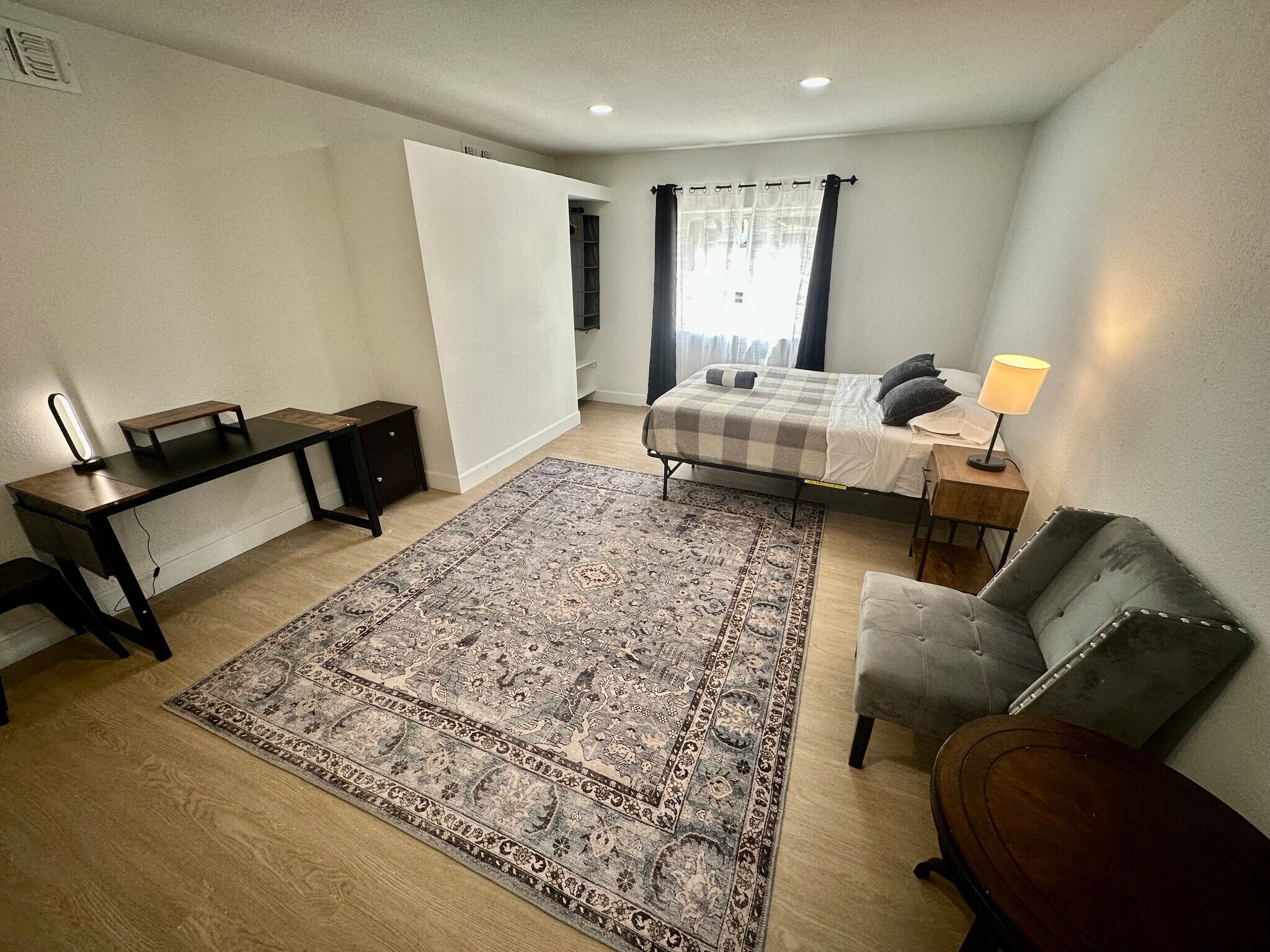 Building Photo - 3030 Plaza St