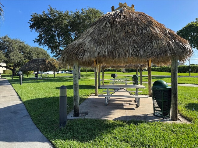 Building Photo - 111 Lake Emerald Dr