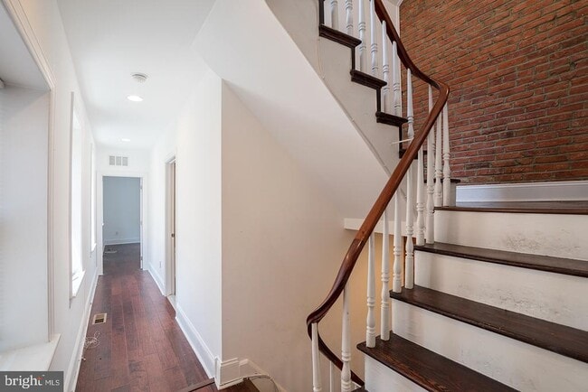 Building Photo - 1212 N 5th St