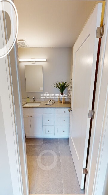 Building Photo - 386 Harvard St