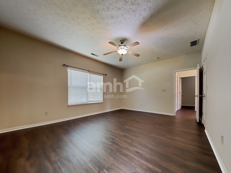 Building Photo - 10087 Sundown Ln