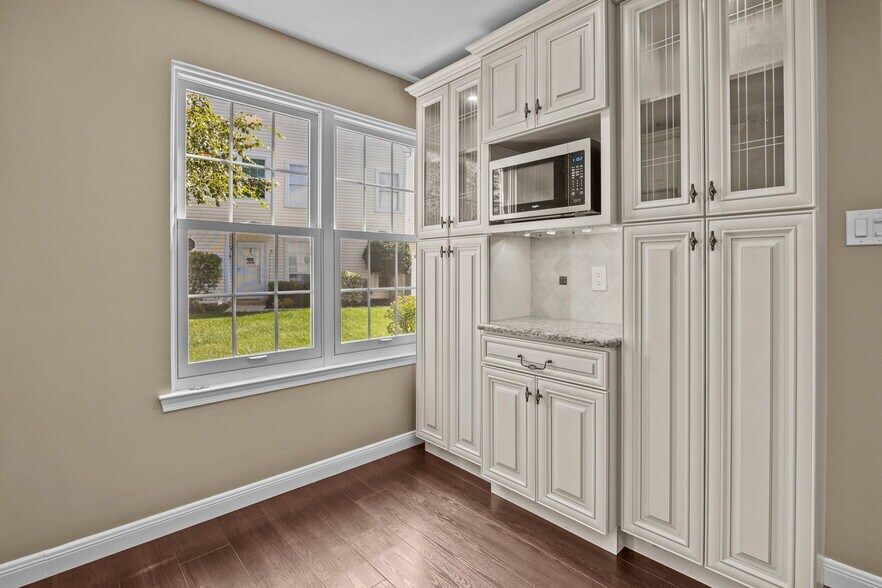 Kitchen #4 - 51 Portsmouth Ct