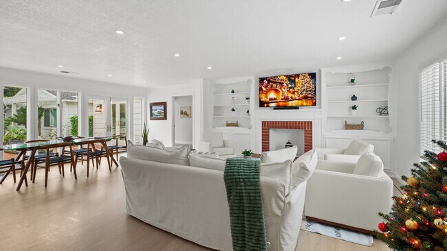 Building Photo - 1819 Cedar St