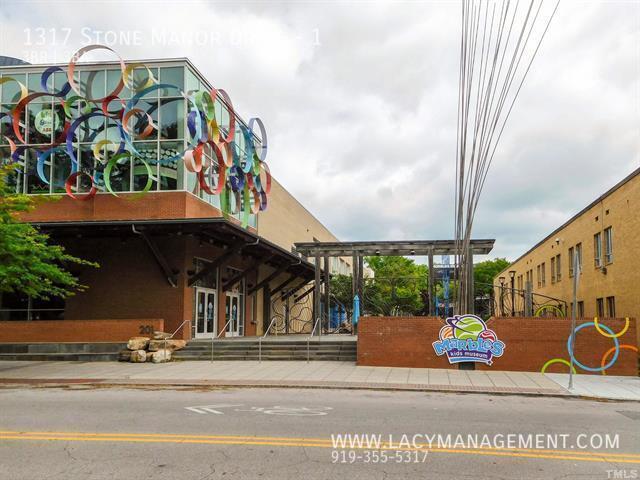 Building Photo - 1317 Stone Manor Dr