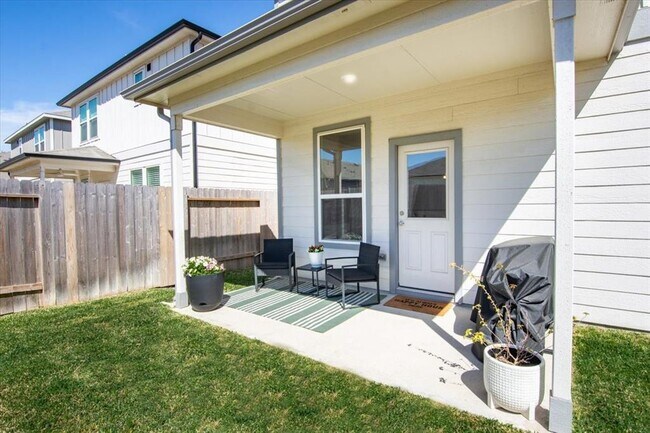 Building Photo - 25919 Chicory Dr