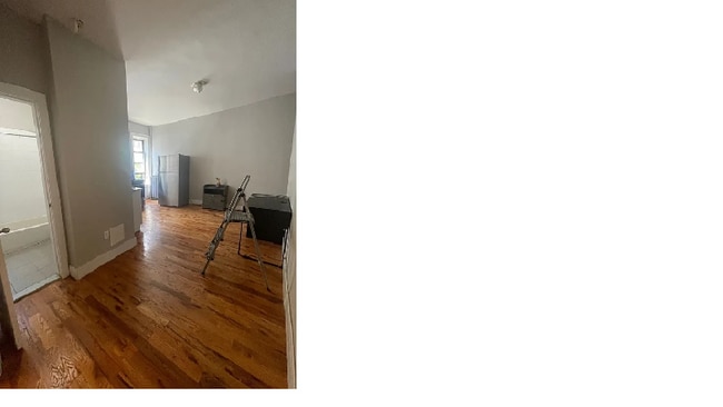 Building Photo - 732 E 21st St