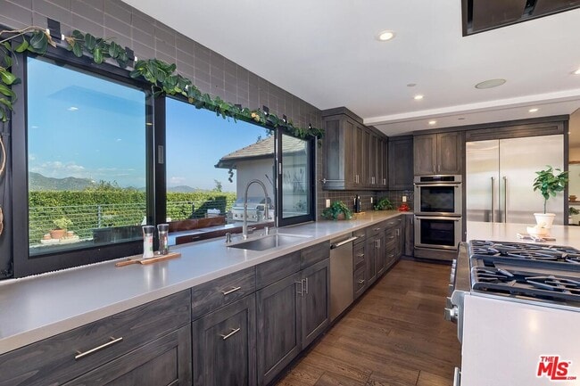 Building Photo - 2841 Montcalm Ave