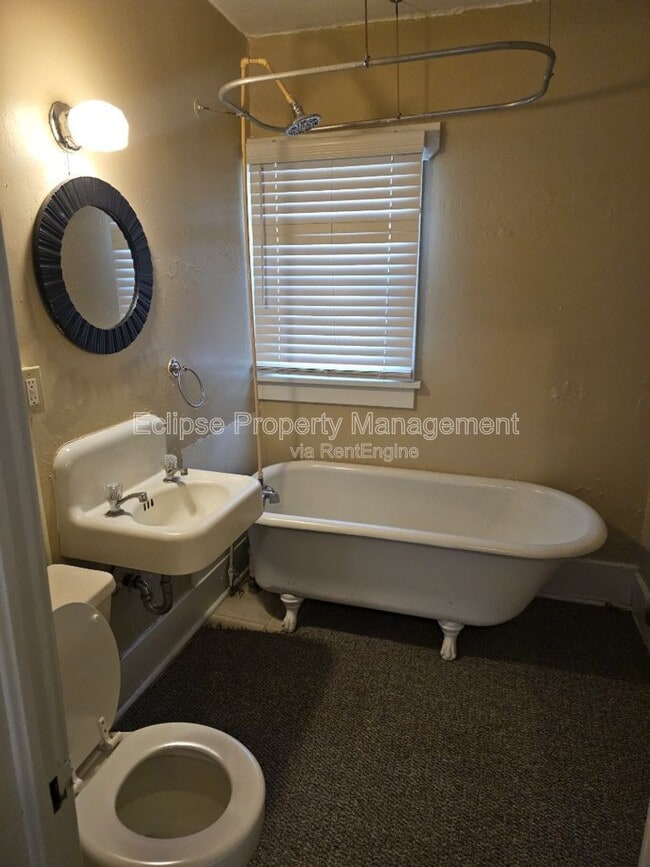 Building Photo - 204 Edison Ave