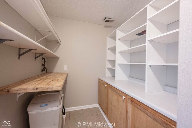 Building Photo - 7623 Hollow Reed Ct