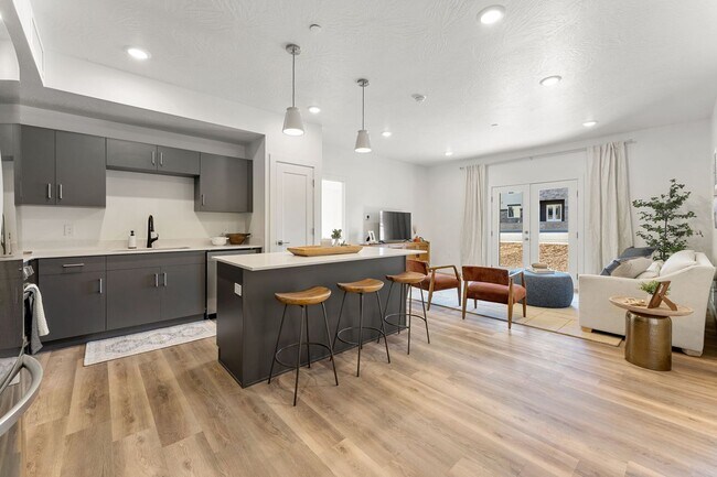 Building Photo - 302 S Divario Cyn Dr