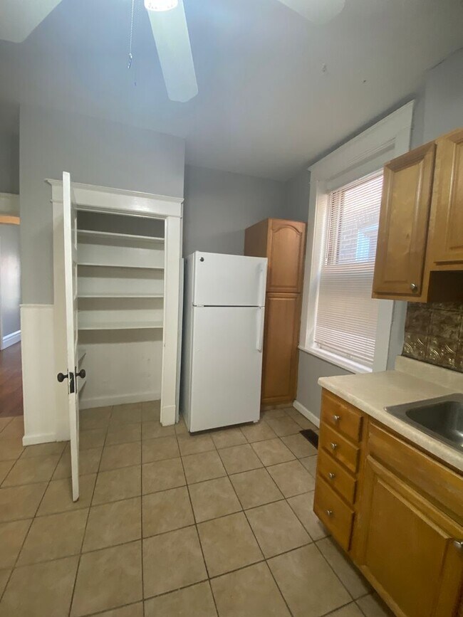 Building Photo - Two Bed/1Bath House