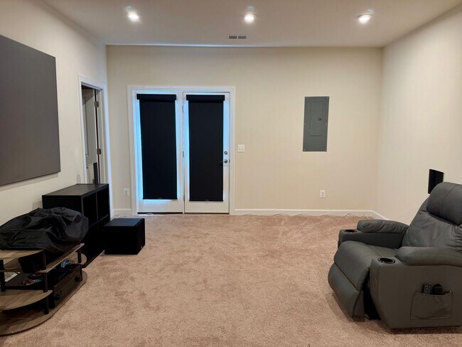 Building Photo - 3155 Horizon Rd