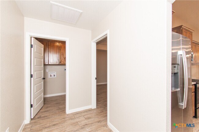 Building Photo - 2060 Stillwell St