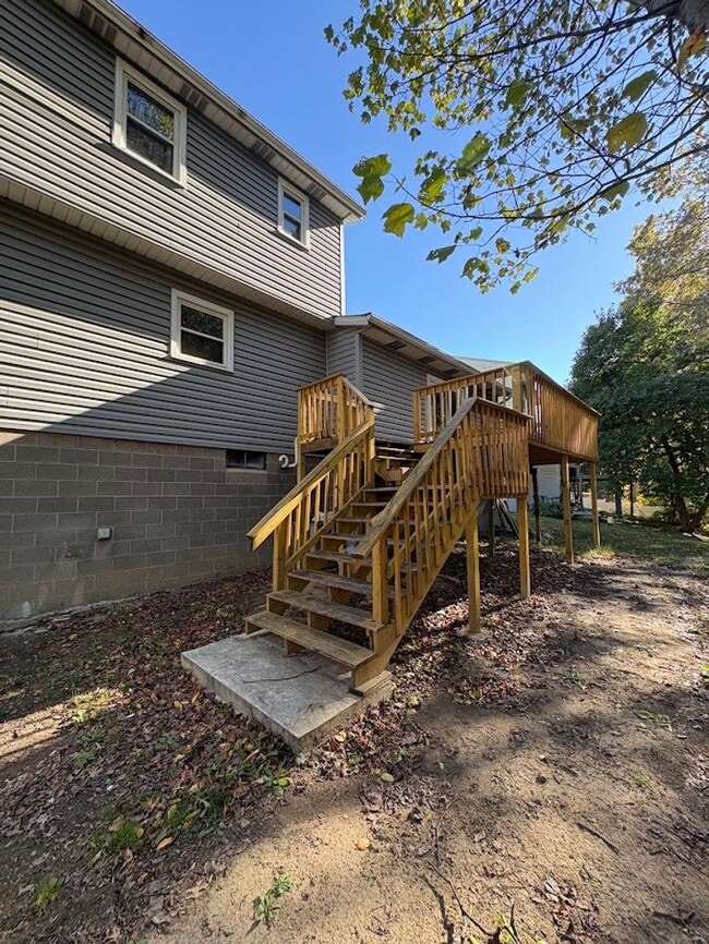 Building Photo - Three bedroom two bathroom home for rent