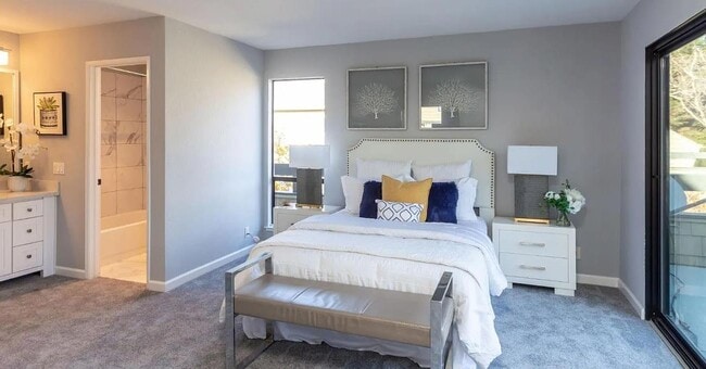 Building Photo - 1157 Shoreline Dr