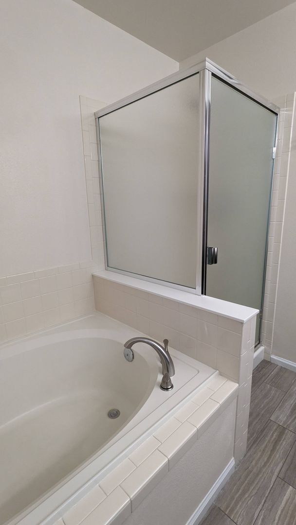 Building Photo - MODERN TWO STORY 3 BED/2.5 BATH WITH FENCE...