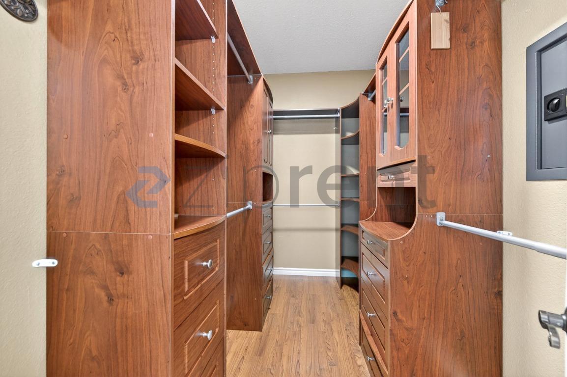 Building Photo - Unit