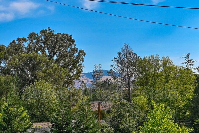 Building Photo - 1090 Livorna Rd