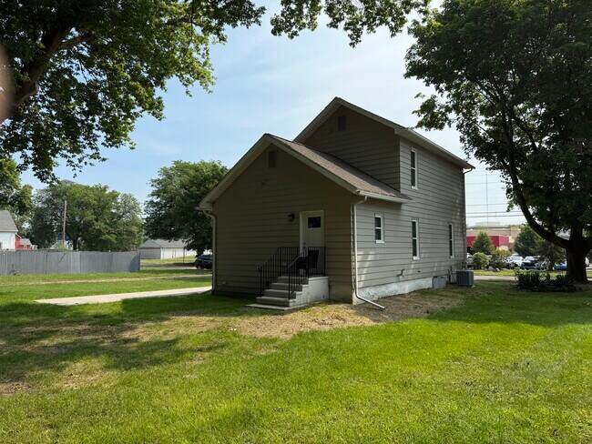 Building Photo - 512 Blackman St