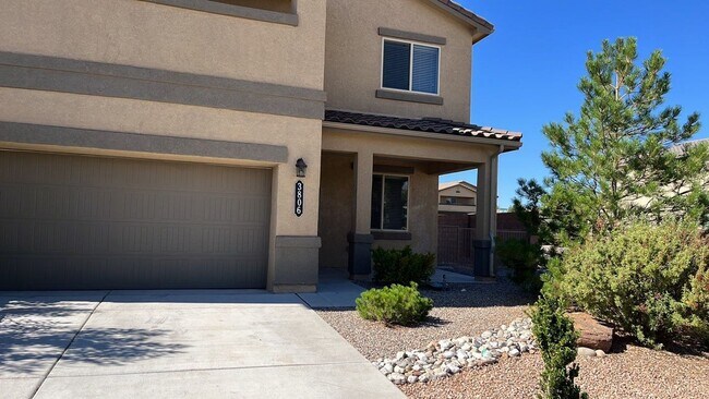 Building Photo - **Beautiful 4 Bedroom Home**Located in Lom...