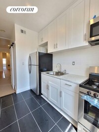 Building Photo - 656 MacDonough St