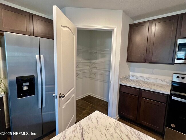 Building Photo - 12659 European Beech Rd