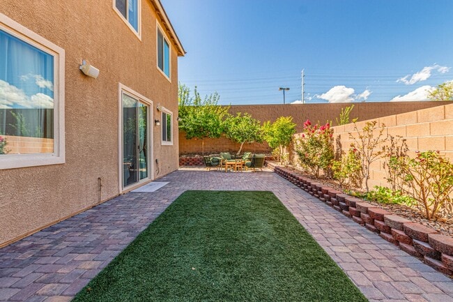 Building Photo - MODERN DESIGNED 4-BED, 3-BATH HOME IN SOUT...