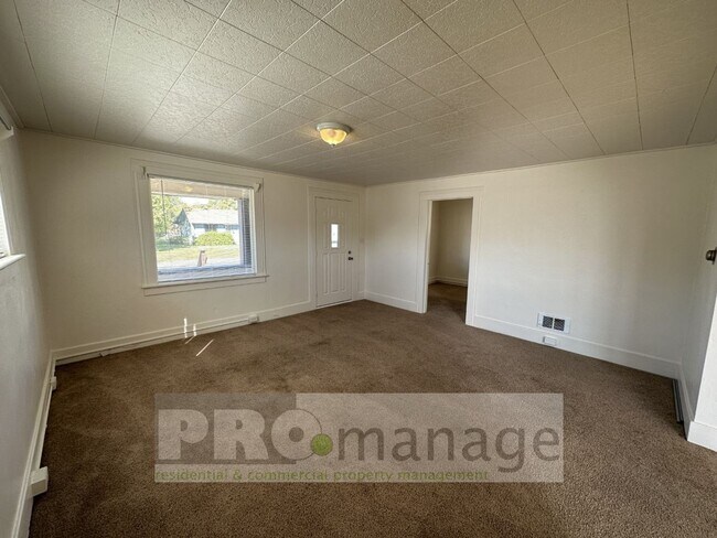 Building Photo - 399 W 17th St