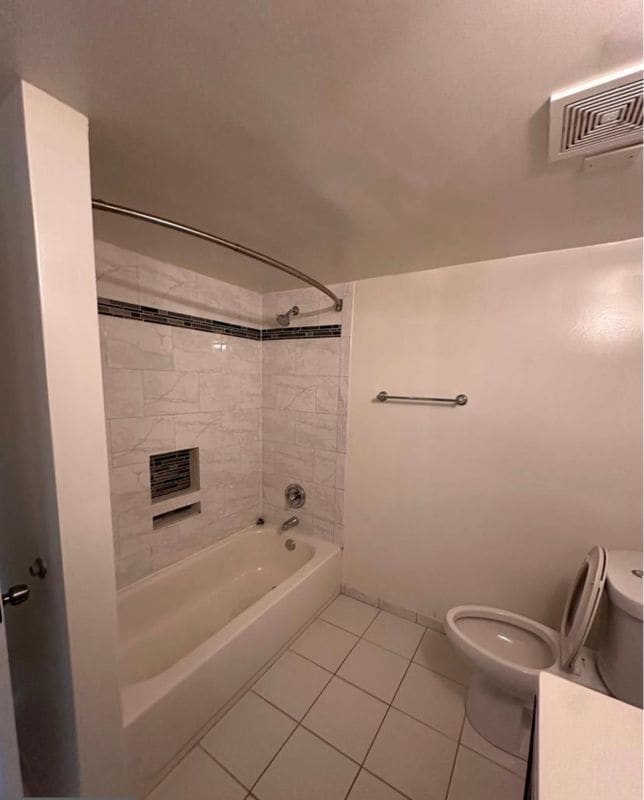 Building Photo - 430 Girard St