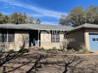 Building Photo - This charming 3-bedroom, 2-bathroom home i...