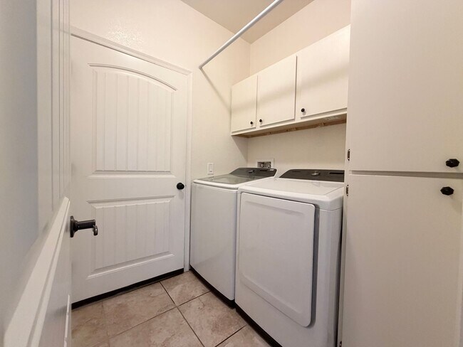 Building Photo - 3BR/2BA/2CG 1,401 sq.ft. rental with Community POOL in Sierra Vista, AZ