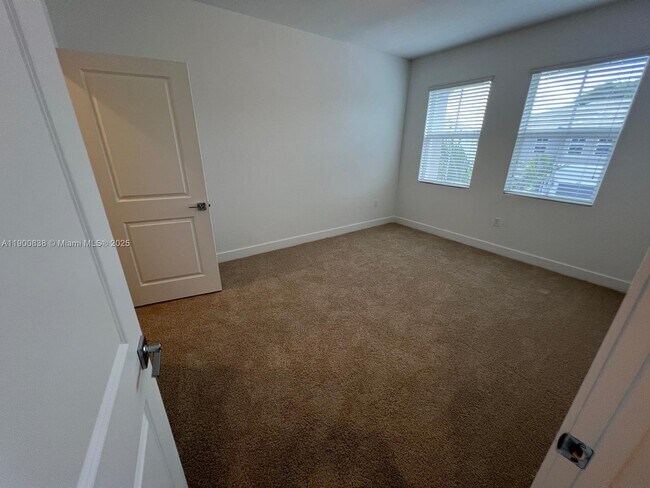 Building Photo - 136 SW 170th Ave