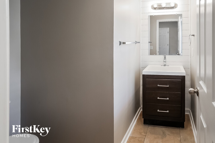 Building Photo - 59 Sugar Berry Pl