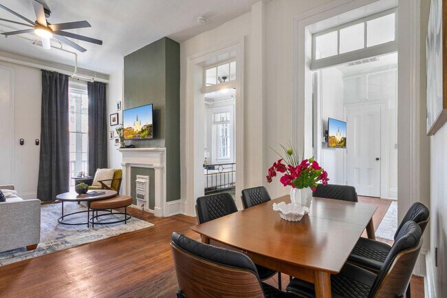 Building Photo - 715 St Charles Ave