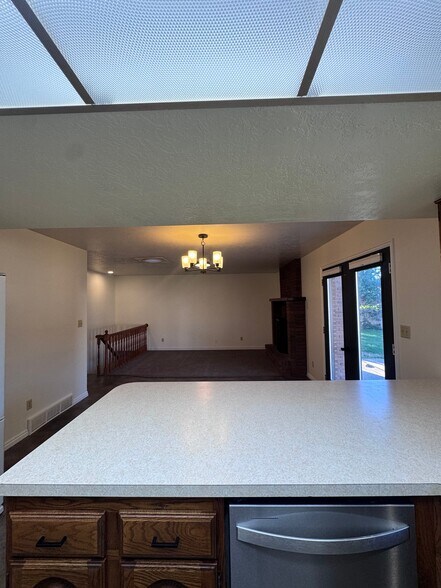 Building Photo - 580 N Allanwood Pl