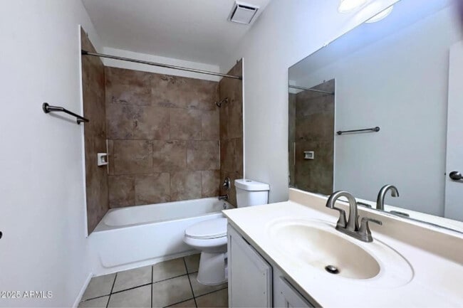 Building Photo - 725 W 1st Ave