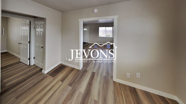 Building Photo - $500 Off First Month! 3BR Home w/ Washer & Dryer on Spacious 1-Acre Orchard Lot