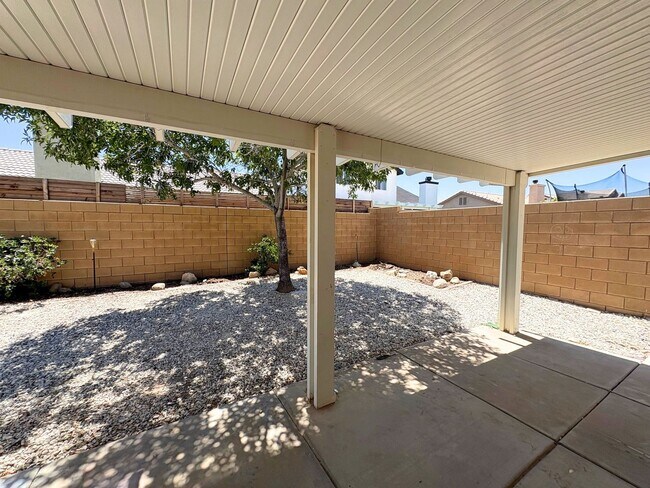 Building Photo - Spacious Home