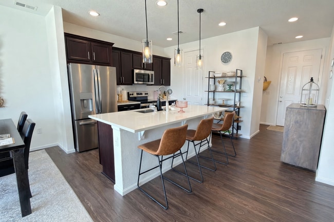 Building Photo - 965 N Waterloo Ct