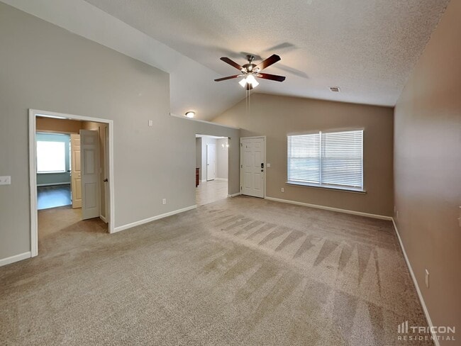 Building Photo - 305 Hester Ct
