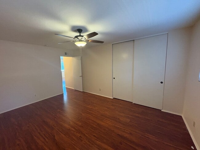 Building Photo - 2 bedroom condo is central location near e...