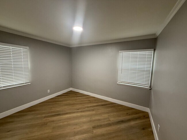 Building Photo - Multi Generation Home 4 Bedroom 3 Bath