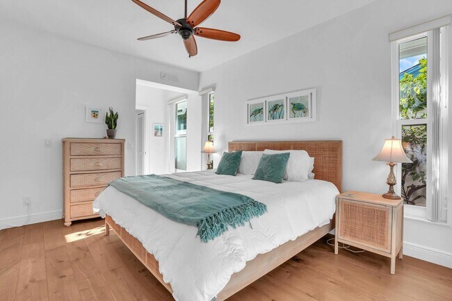 Building Photo - 8951 SE Marina Bay Dr