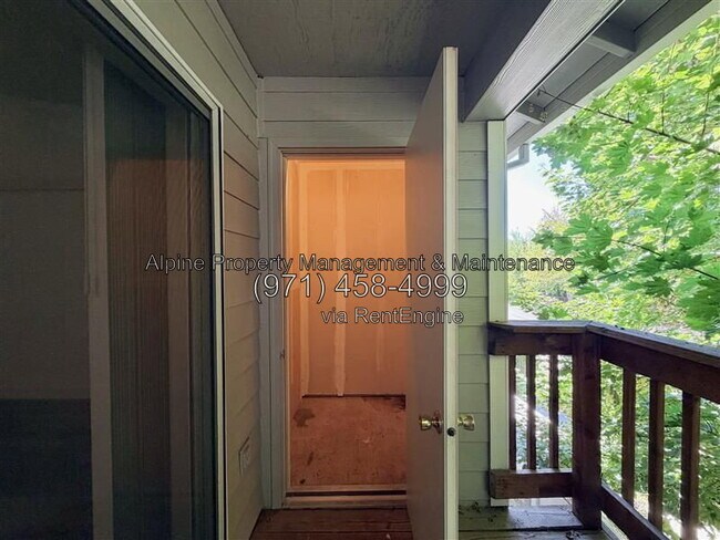 Building Photo - 10010 SW 125th Ave