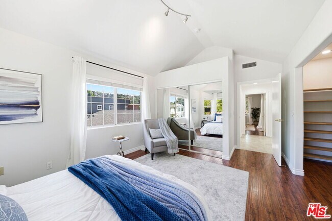 Building Photo - 4115 Laurelgrove Ave