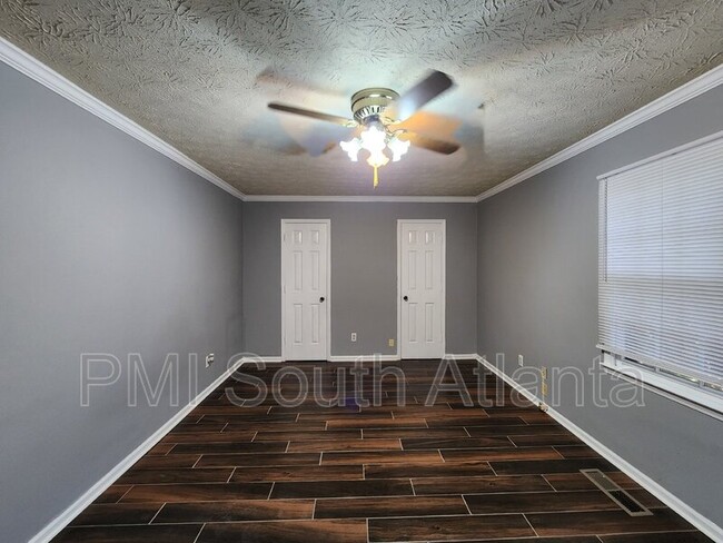 Building Photo - 143 Forrest Ave