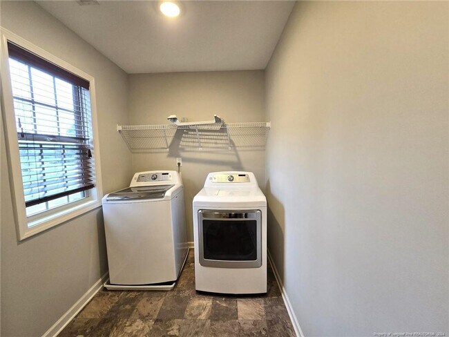 Building Photo - 2278 Lakewell Cir