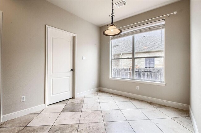 Building Photo - 7913 Menler Dr