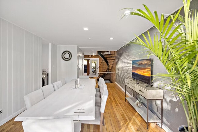 Building Photo - 3303 Water St NW